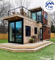 Configurazione C12 con tre moduli, rivestimento effetto legno e terrazza